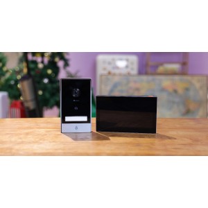 Ezviz HP7 Video-Türsprechanlage mit Außenkamera und Monitor für komfortable Hausüberwachung.