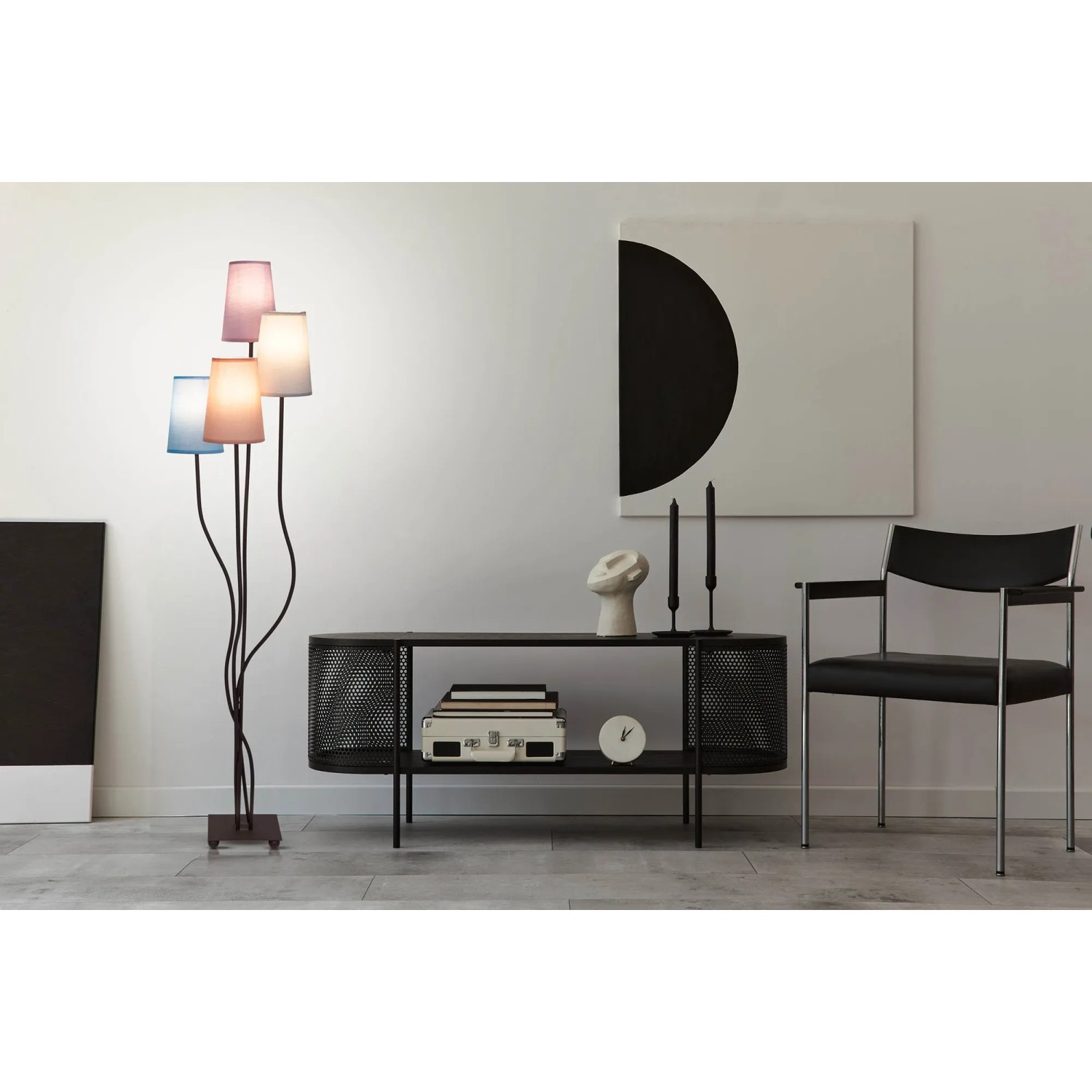 Näve Boho Stehleuchte, 4-flammig, bunt, 138cm hoch. Designlampe mit Textilschirm in blau, lila, beige und terra.