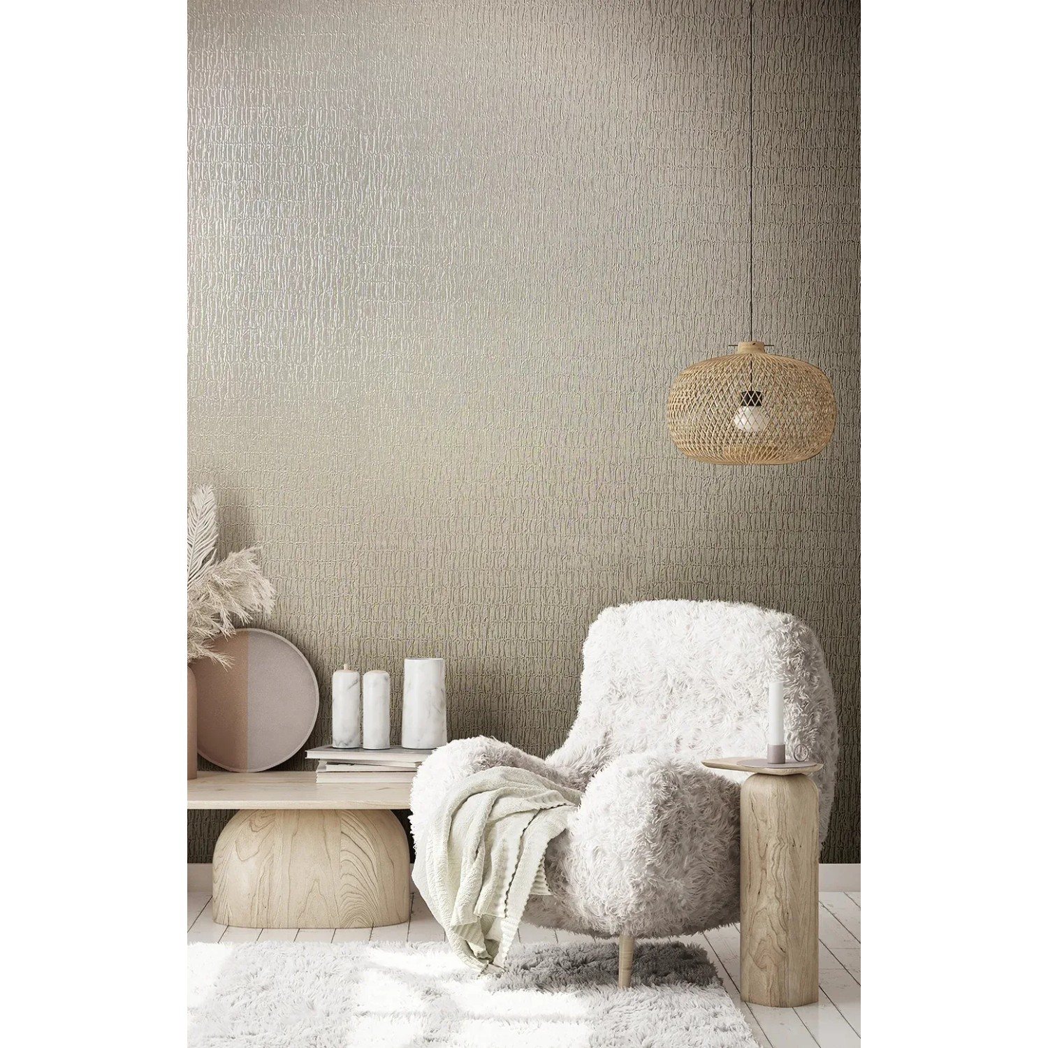 Beige-braune Marburg Vliestapete mit moderner Struktur im Wohnraum.