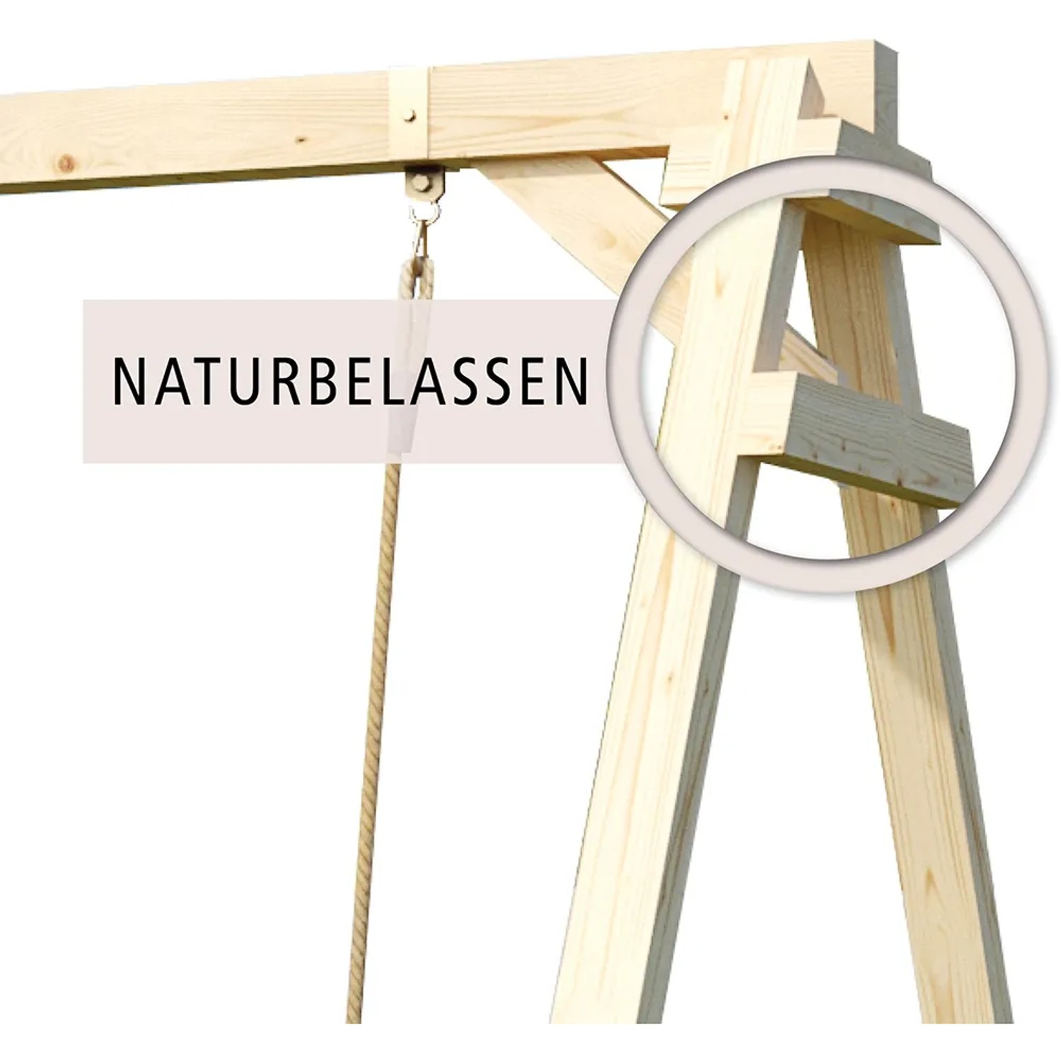 Detailansicht naturbelassener Karibu Spielturm Luis mit Doppelschaukel.