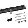 Schwarze 1-Lauf Gardinenschiene für Deckenmontage mit Schraube und Befestigungsmaterial. Minimalistisches Design.