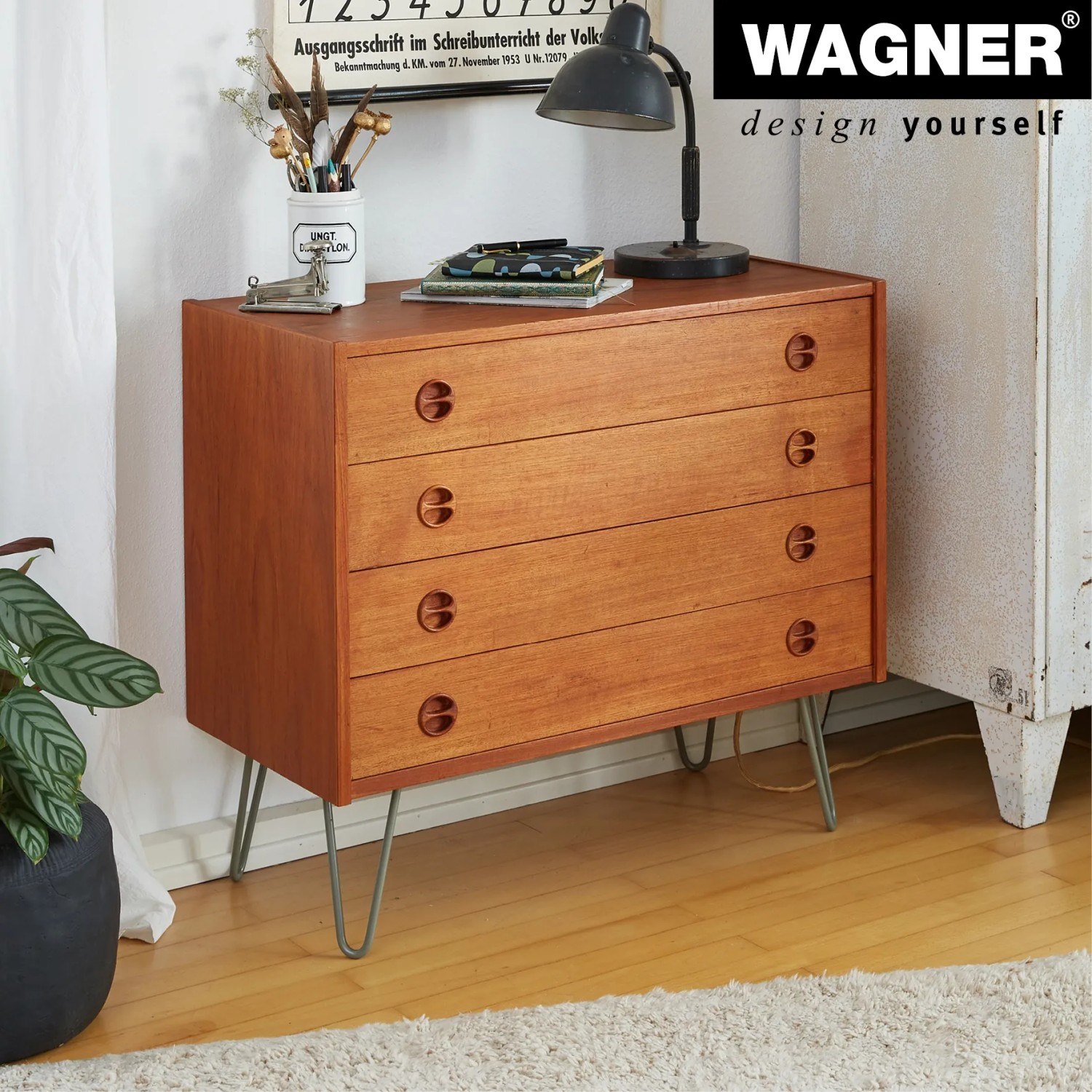 Kommode mit Wagner Hairpin Möbelbeinen, 10 cm, Eisen matt. DIY Möbelbau im Industrial Look.