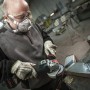 Anwendung der Bosch Expert Fächerschleifscheibe N475 Fein am Winkelschleifer zum Veredeln von Metall.