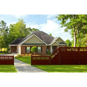 Brauner Sichtschutzzaun Nicea (180x180cm) vor einem Haus. Moderner Holz-Zaun für den Garten.