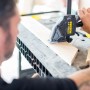 Stanley FatMax Werkbank mit Schraubzwinge im Einsatz.