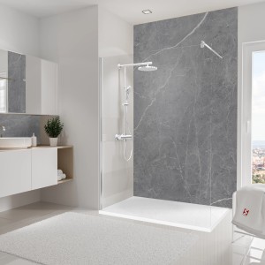 Schulte Duschrückwand DecoDesign Softtouch Stein Marmor-Grau, 255x150 cm im Badezimmer.