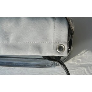 Detailaufnahme: Floracord Balkonverkleidung, silbergrau, mit Öse und Reißverschluss in Verpackung.