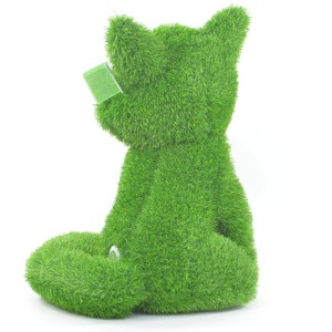 Sitzender AniPlants Gartenfigur Fuchs, 35 cm, grün. Dekorative Gartendeko im Gras-Look.
