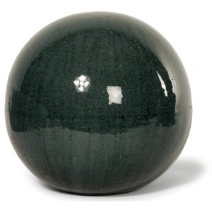 Grüne Deko Kugel (15 cm) von Kirschke, ideal für die Gartendekoration.