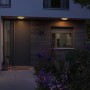 Paulmann LED-Außendeckenleuchte Lamina mit Sensor, schwarz, an Hauswand montiert.