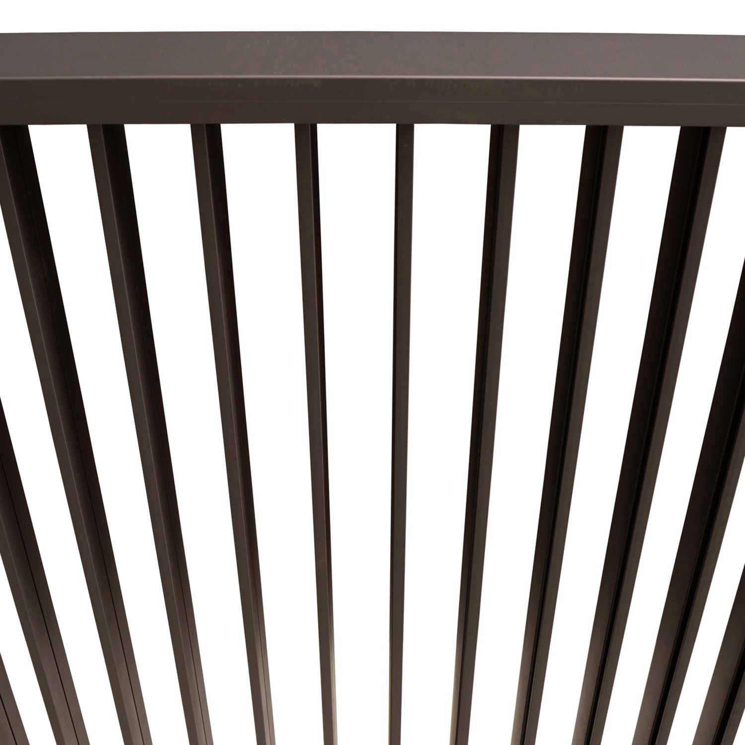 Detailaufnahme der anthrazitfarbenen Lamellen einer Mirador Premium Pergola (3x4m).