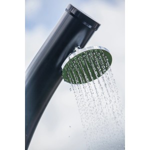 Summer Fun Solardusche Menorca, 20 l, mit Duschkopf und Wasserstrahl im Detail.