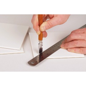 Wolfcraft Glas- und Fliesenschneider im Einsatz mit Lineal auf Fliese.