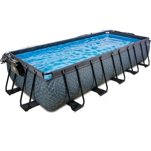 Rechteckiger EXIT Stone Pool, 540x250x100 cm, grau mit Steinmuster, inklusive Sandfilterpumpe und Abdeckung.
