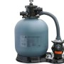 Poolcrew Sandfilteranlage 10 m³/h, grauer Filterkessel mit Pumpe und Schlauch.