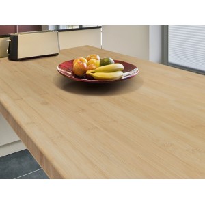 Helle Bambus Massivholz Arbeitsplatte 240 cm mit Obstschale in Küche.