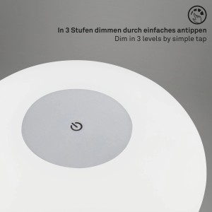 Nahaufnahme der Brilo Akku-Tischleuchte Olana in Chrom-Matt mit Touchdimmer.