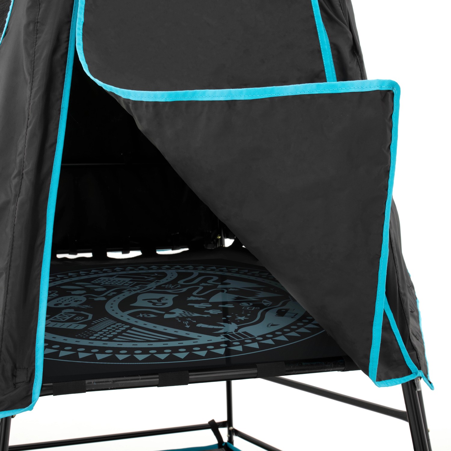 TP Toys Klettergerüst Explorer, Detailansicht der Höhle mit Spielmatte.