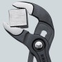 Knipex Cobra Rohrzange 300 mm, grau atramentiert, hält einen Metallwürfel fest.