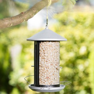 Vogelfuttersilo Happy Bird aus Metall, schwarz/silber, mit Futter gefüllt.