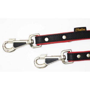 Schwarze Heim Hundeleine mit roten Pfoten, 16 mm breit, 200 cm lang, 3-fach verstellbar.