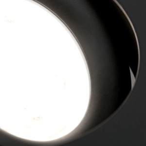 Schwarzer runder Orion Einbaustrahler aus Aluminium mit hellem GU10 Licht. Ideal für moderne Beleuchtung.
