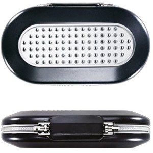 Graue Master Lock Sicherheitskassette 5900EURD zur Aufbewahrung von Wertsachen, mit Stahlkabel.