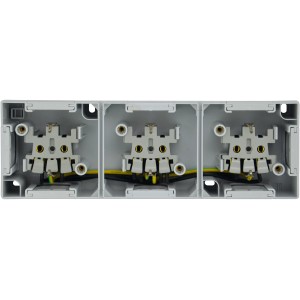 Feuchtraum-Steckdose 3-fach, Vario21 IP44, hellgrau-grau, waagerecht, Innenansicht.