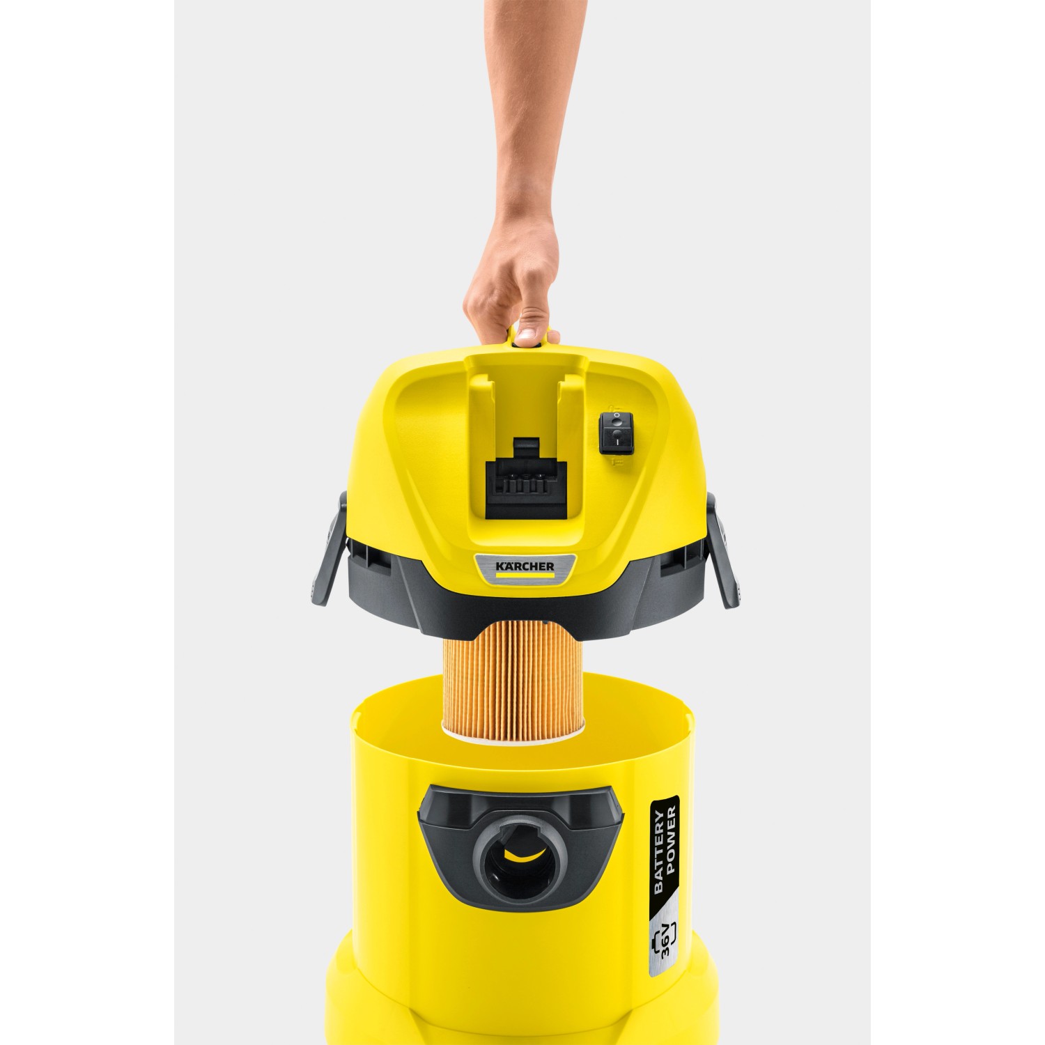 Kärcher Akku-Mehrzwecksauger WD 3 Battery, geöffnet mit eingesetztem Filter.