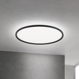Schwarze, runde Orion LED Deckenleuchte Ø 80 cm mit Up Down Licht an heller Decke. Moderne Raumbeleuchtung.