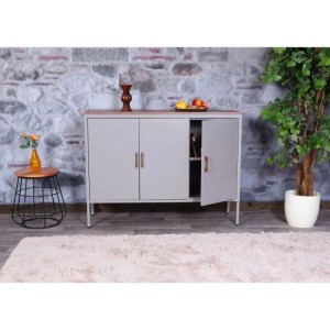 Graue MCW Kommode L84-3 mit drei Türen und Holzplatte im Wohnzimmer.