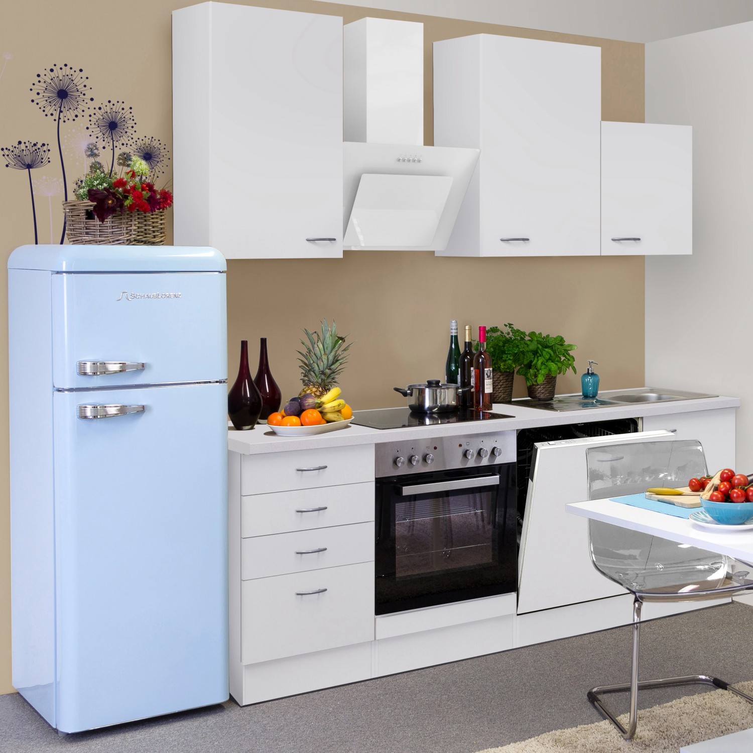 Weiße Flex-Well Classic Küchenzeile Wito 220 cm mit Elektrogeräten und hellblauen Kühlschrank.