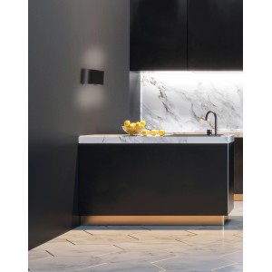 Moderne schwarze LED-Wandleuchte von Fischer & Honsel, 540 lm, für stimmungsvolle Beleuchtung.