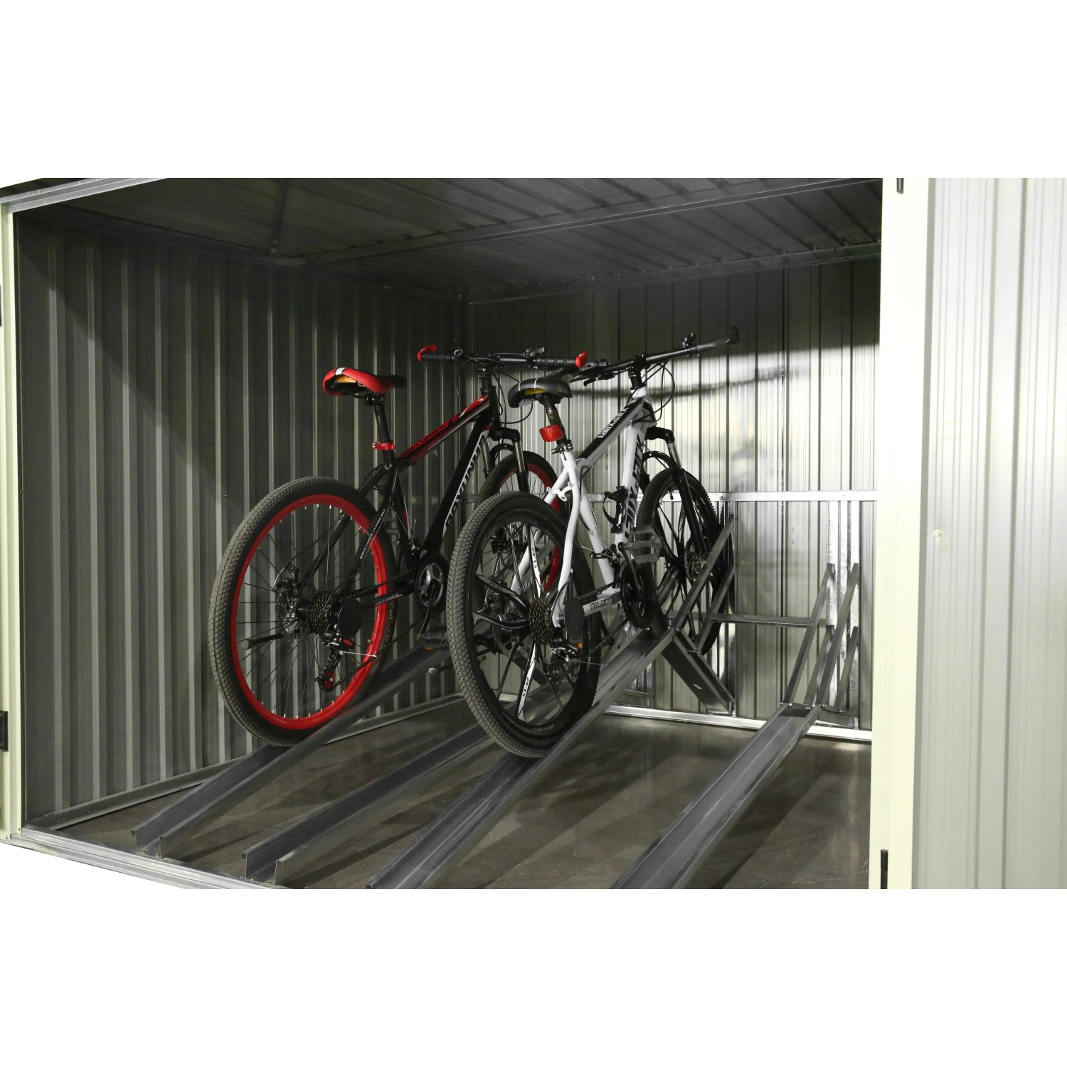 Westmann Fahrradgarage Anthrazit mit zwei Fahrrädern im Inneren.