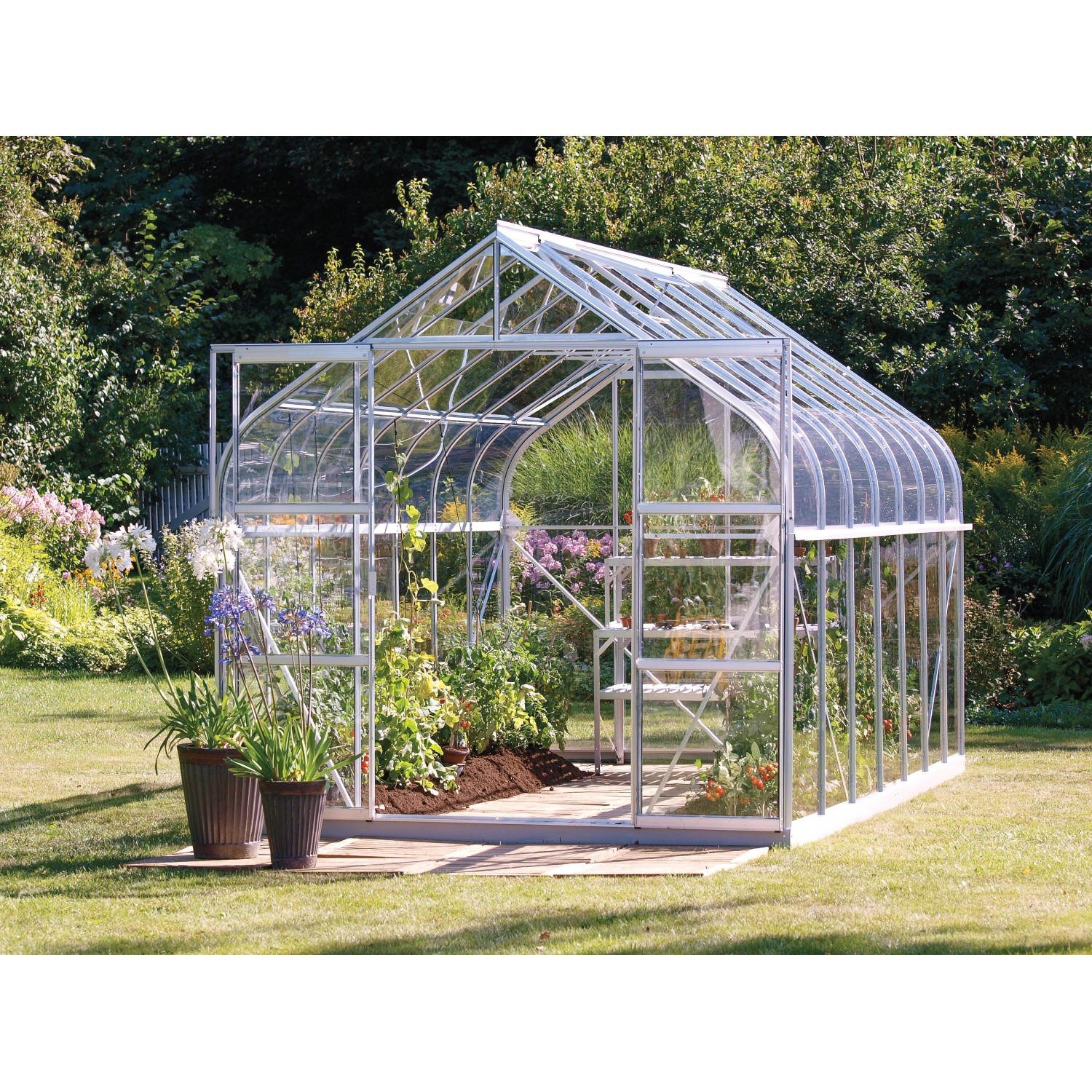 Gewächshaus Diana 11500 mit Alu-Rahmen und ESG-Verglasung, bepflanzt im Garten.