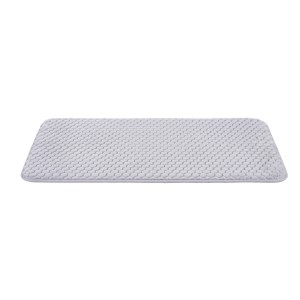 Grauer Wenko Badteppich Memory Foam Tundra, 50x80 cm, mit Wabenstruktur.