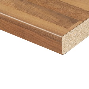 Kaindl Arbeitsplatte Nussbaum Butcherblock, 3,8 cm stark, Detailansicht der Oberfläche und abgerundeten Kante.