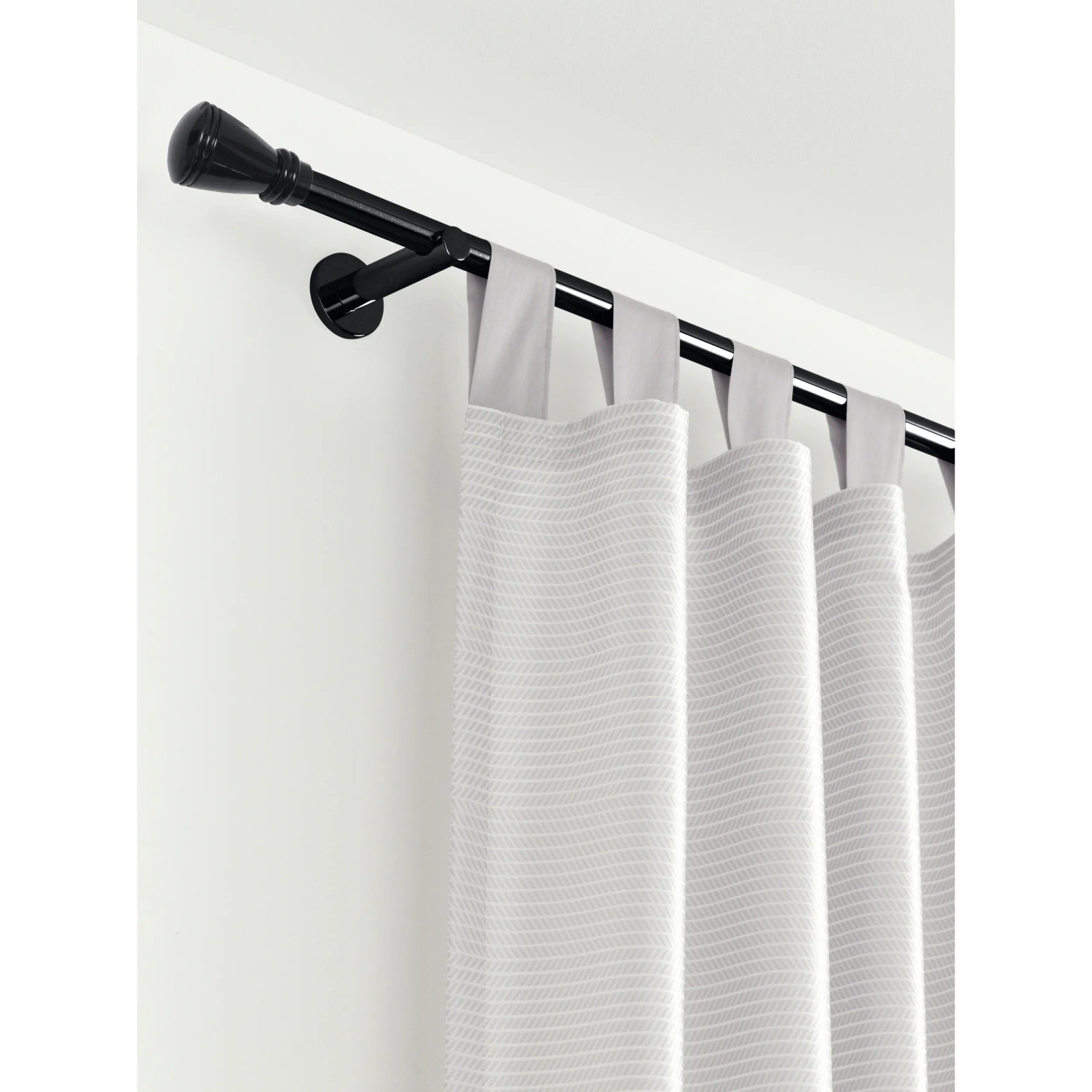 Schwarze Gardinia Gardinenstange Chicago (Ø 20 mm, 200 cm) mit Vorhang und Träger.