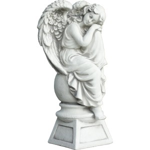 Weiße Grabdekoration: Engel-Figur mit Podest aus frostbeständigem Beton für den Außenbereich.