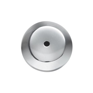 Verchromter, runder Pop-Up Ablaufdeckel der Ottofond Whirlpool-Ablaufgarnitur. Glänzendes Design für Badewannen.