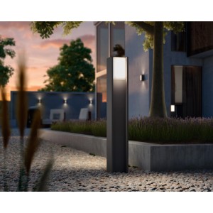 Moderne Philips Hue LED-Wegeleuchte Turaco in Anthrazit für den Außenbereich.