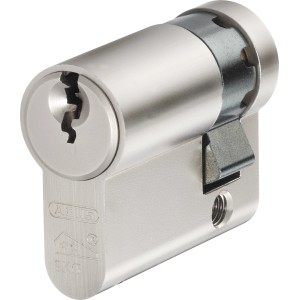 Abus Einbauhalbzylinder E60 10/30 NP, Profilzylinder aus Metall, Nahaufnahme.