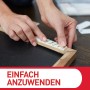Anbringen eines Command Bilder-Montage-Strips am Rahmen.