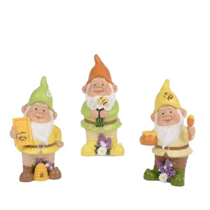 Drei bunte Decoris Zwerge aus bemaltem Polyresin mit Bienen- und Honigmotiven. Ideal als Gartendekoration.