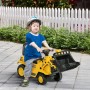 Kind auf gelbem HOMCOM Sitzbagger mit funktionierender Schaufel und Stauraum. Perfekt für Spielspaß im Freien.