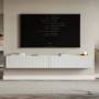 Weißes Selsey Veldio TV-Hängeboard mit Lamellenfront unter TV. Modernes Design, Stauraum für Wohnzimmer.
