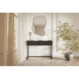 Schwarzer Selsey Veldio Schminktisch 110 cm mit Lamellenfront, zwei Schubladen und schwarzen Beinen in modernem Raum.