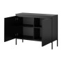 Schwarzes Selsey Sideboard Bemmi, 100 cm breit, mit offenen Türen, die vier Fächer und schwarze Metallbeine zeigen.