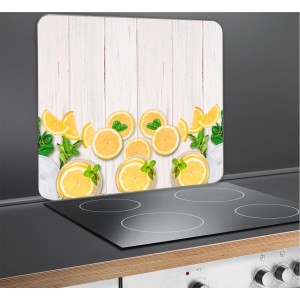 Wenko Herdabdeckplatte Multi-Platte Zitronen auf einem Glaskeramik Kochfeld.