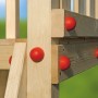 Detailansicht des Weka Stelzen-Spielhauses Tabaluga mit roten Klettergriffen.